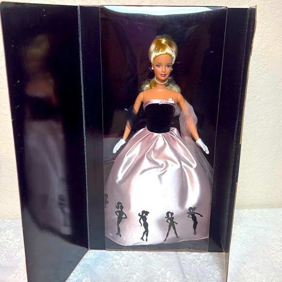 2000 Timeless Silhouette Barbie #29050 - Picture 1 of 6